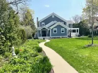 Simply Stunning Home in DT Lake Geneva W/Game room! - 5 estrellas