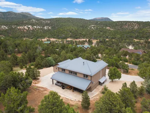 Spacious, Private Hot Tub, 6 bedrooms 5 Ensuite Bathrooms. 7th night FREE!