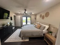 Stunning Brand New 4BR Lakeview Home with 8 person HotTub
