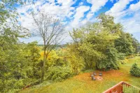 Charming, Modern & Cozy Home