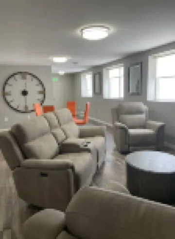 Contemporary 1400 sq ft Space in Lower Level Open Concept Gas Burning Fireplace -  Apartamentos vacacionales
