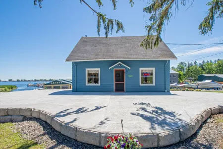 Tidesides Marine  Bay House Rentals #1