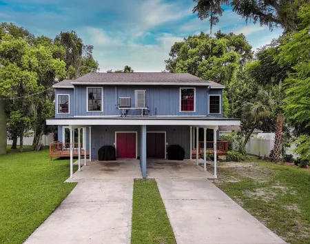 2-Story 3/2.5 Townhome in the heart of Downtown Deland Отели рядом с достопримечательностью «Мелчинг Филд эт Конрад Парк»