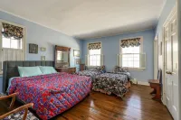 Cheerful 8-Bedroom, 6-Bath Historic Mansion in Derby City – Ideal Vacation Home! Các khách sạn ở 