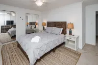 ✦Lake Norman Getaway ✦Lakefront w/Dock & Hot Tub