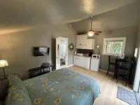 Quiet Petite Garden Retreat