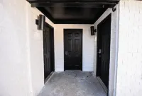 LuXuRy Retreat 4 beds mins From  downtown&Airport