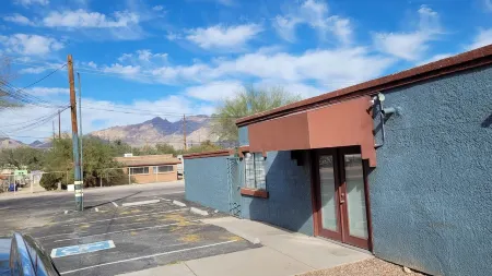 Central, Newly Remodeled, Quiet and Private Отели рядом с достопримечательностью «Tucson Clay Co-Op»