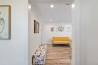 St. Pete's Joy Lounge Escape Hotel a Lealman