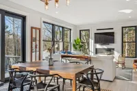 Beautifully built Cape Elizabeth home nestled in the woods on 2.5 acres Hotels in Cape Elizabeth