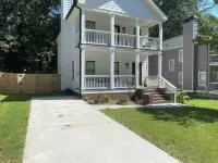 Cozy Home in Central Atlanta w King Bed. Sleeps 8! Free Parking! Free Wi-Fi!! โรงแรมใน