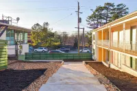 Mid-Century Themed Hotel Room in Fayetteville, AR - The Clementine on College #6 Hotels in Fayetteville