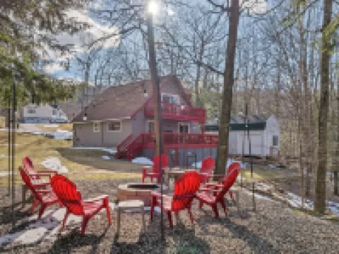 Relaxing Gunstock Chalet!  Near Lake Winnipesaukee and Gunstock Mountain! Hotels in Gilford