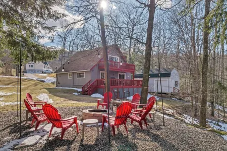 Relaxing Gunstock Chalet!  Near Lake Winnipesaukee and Gunstock Mountain!