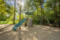 Luxury Family/Couple's Cabin/Outdoor Movie/Arcade/Hot Tub/Play Set/Hammocks