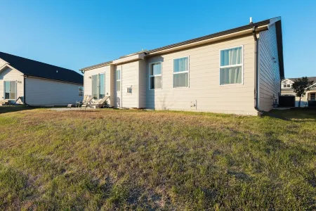 The Rehoboth- Iowa -Entire Home, 4BR- Deluxe & Elegant, Great Location near I-35