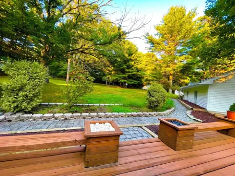 Beautiful property with hot spa and private swimming pool. Has king bed & more.