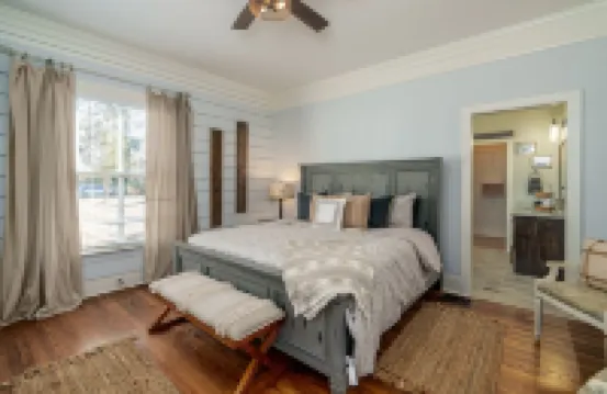 Private Pool & Hot-tub! Walk Downtown; Large Porch; King Beds; Spacious