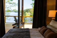 Lakeside Cottage in the Treetops - 2 bedrooms with amazing view