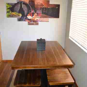 ARCATA ONE BEDROOM- stay near and downtown CalPoly Humboldt - a 13-min stroll Dining/Meeting Rooms