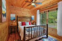 Creekside, , Hot Tub, Fire pit, Screened Porch, 10 min to EllijayOK AFTER STORM