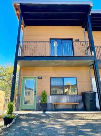 Cozy Wolf Lodge — Unit 1 Отели в г. Гардинер