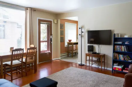 Ground Floor Private Apartment Near Manito Park, Downtown, and Sacred Heart