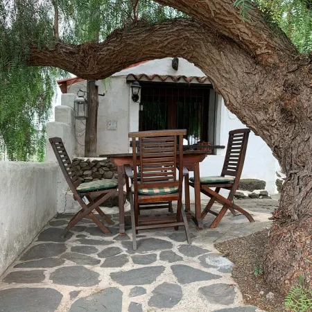 Hikers' cottage in green surroundings. Renovated in July 2023