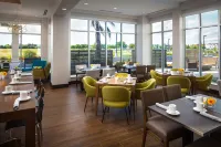 Hilton Garden Inn Sacramento Airport Natomas - Airport Shuttle