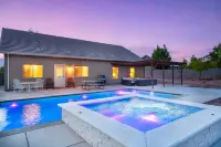 Private Pool & Spa, Pickleball, King Beds, Near Zion, Sleeps 16+, Game Room Hotels in La Verkin