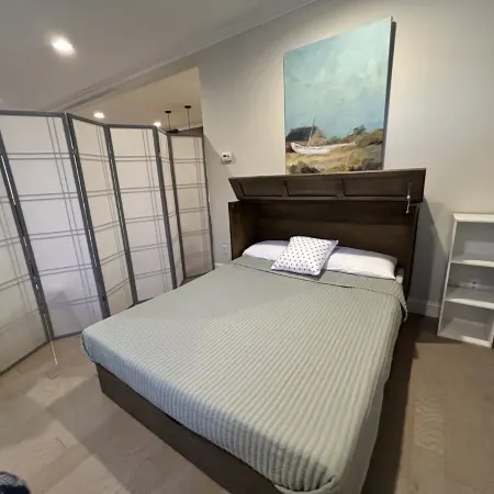 Coastal Retreat · Walk to Salisbury Beach · Sleeps 6