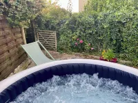 Maison de Ville au Calme à Proximité du Château et du Centre Ville Hotels in Vendome