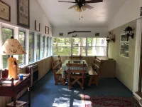 Sawmill Lane Cottage Hotels in Snyder County