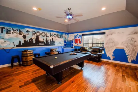 Txshapedprivatepool&Spa.TikiBar.PuttingGreen.Gameroom.Patios.Playground.Firepit Отели рядом с достопримечательностью «Hebron High School Softball Stadium»