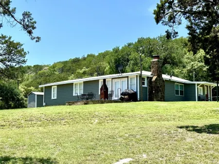 PK-Caddo Bay is a ski/surf/tubing, fishing , bird sanctuary! Starlink internet!