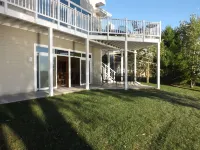 # 1 Lakeside Hotel a Ashland County