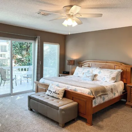Beach Boating Paradise-Heated Pool,2 King Suites,90ft Dock,Game Room,Bikes,5Star