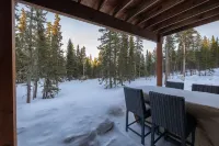 Luxurious cabin with outdoor pool access, paved roads, oversized garage