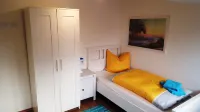 Vacation apartment with 3 separate bedrooms! Subway connection! Free WLAN