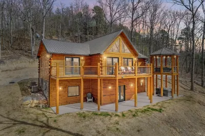 Above the Summit 5 Bedroom Cabin by RedAwning Hotel a Sevier County