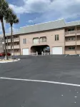Beautiful 1st floor condo at the DIPLOMAT!Steps to the beach!