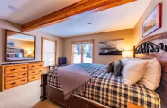 The Kebler Home: Walk to Elk Ave! Dog Friendly!