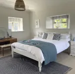 Pretty Converted Stable Block. Village Centre, close to Lost Gardens of Heligan