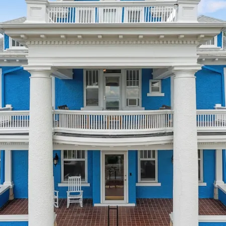 Spacious 7-bedroom house- unique history, modern comforts and incredible views