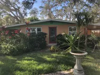 Cozy bungalow in charming Bay Point subdivision 2 minutes to Nokomis beach.