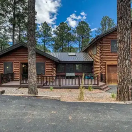 Silver Fox Inn Beautiful 5-bedroom Cabin w/hot tub