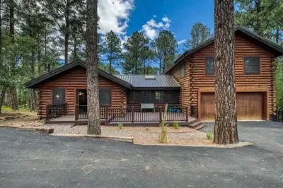 Silver Fox Inn Beautiful 5-bedroom Cabin w/hot tub Hotels near Ruidoso Winter Park