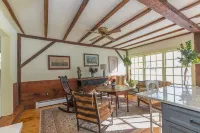 A Quintessential New England Historical Guesthouse Các khách sạn ở Groton