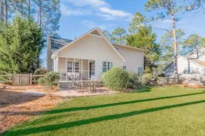 NEW! Sleeps 12! - Pinehurst - Minutes to Resort 4BR Hotel dekat The Country Club of North Carolina