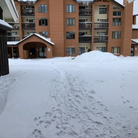Ground floor entry with ski in/out access to Pico & FREE shuttle to Killington